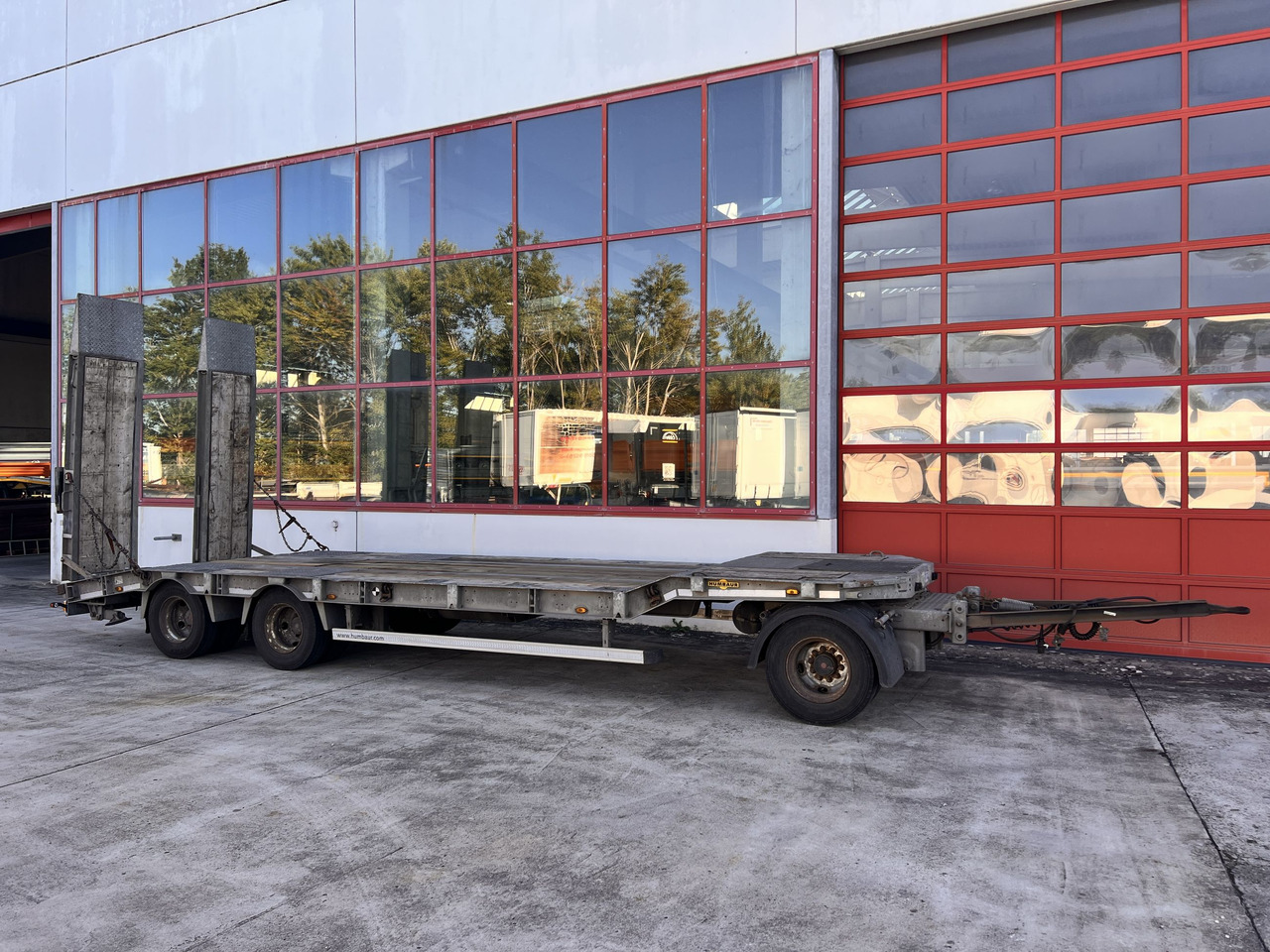 Humbaur HTD 30 3 Achs Tiefladeranhänger, verzinkt - Žemo profilio platforma priekaba: foto 1 Humbaur HTD 30 3 Achs Tiefladeranhänger, verzinkt - Žemo profilio platforma priekaba: foto 1