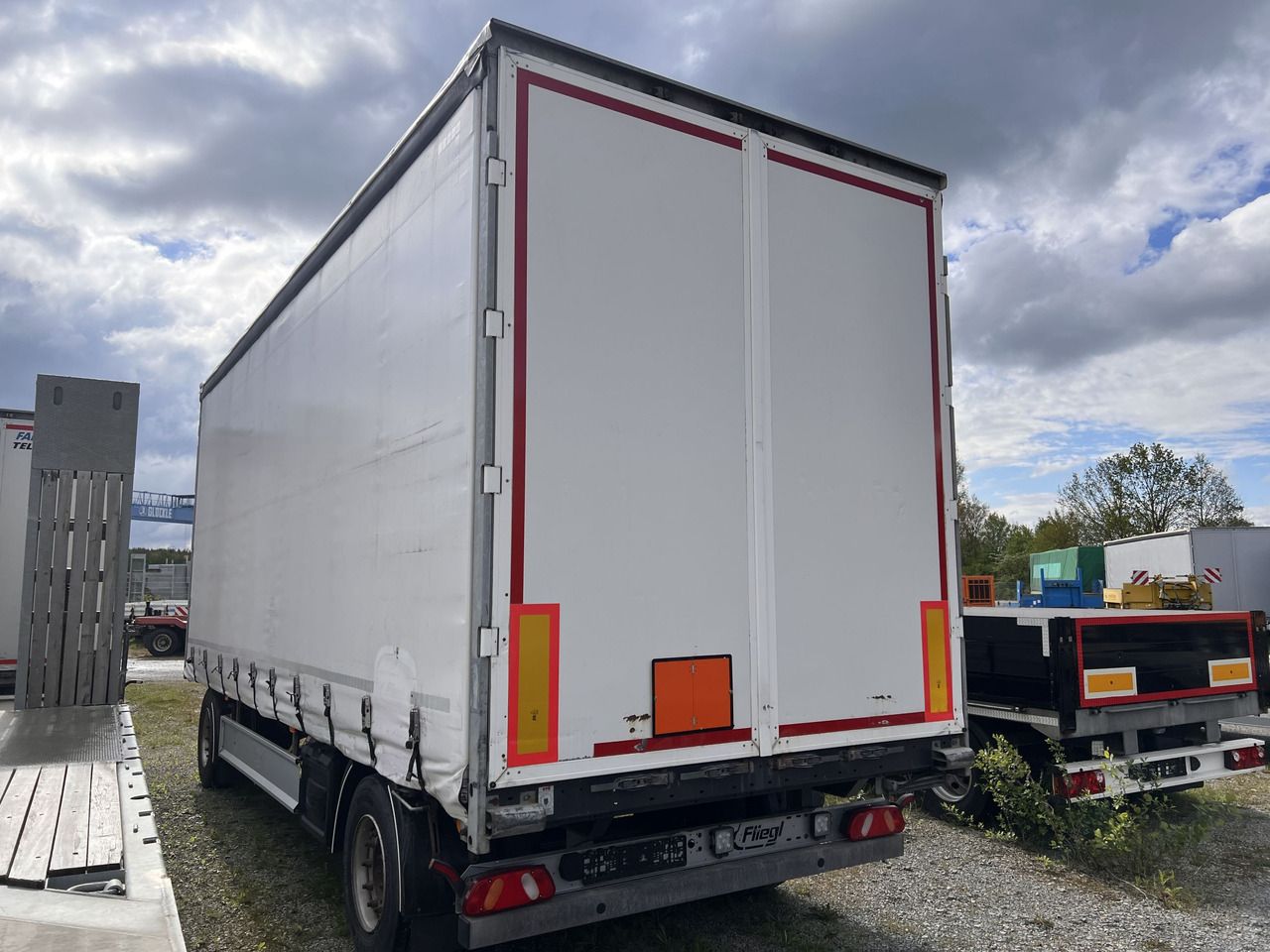 KRONE 2 Achs 2 Achs Jumbo- Planen, Mega, durchladbar - Tentinė priekaba: foto 5 KRONE 2 Achs 2 Achs Jumbo- Planen, Mega, durchladbar - Tentinė priekaba: foto 5
