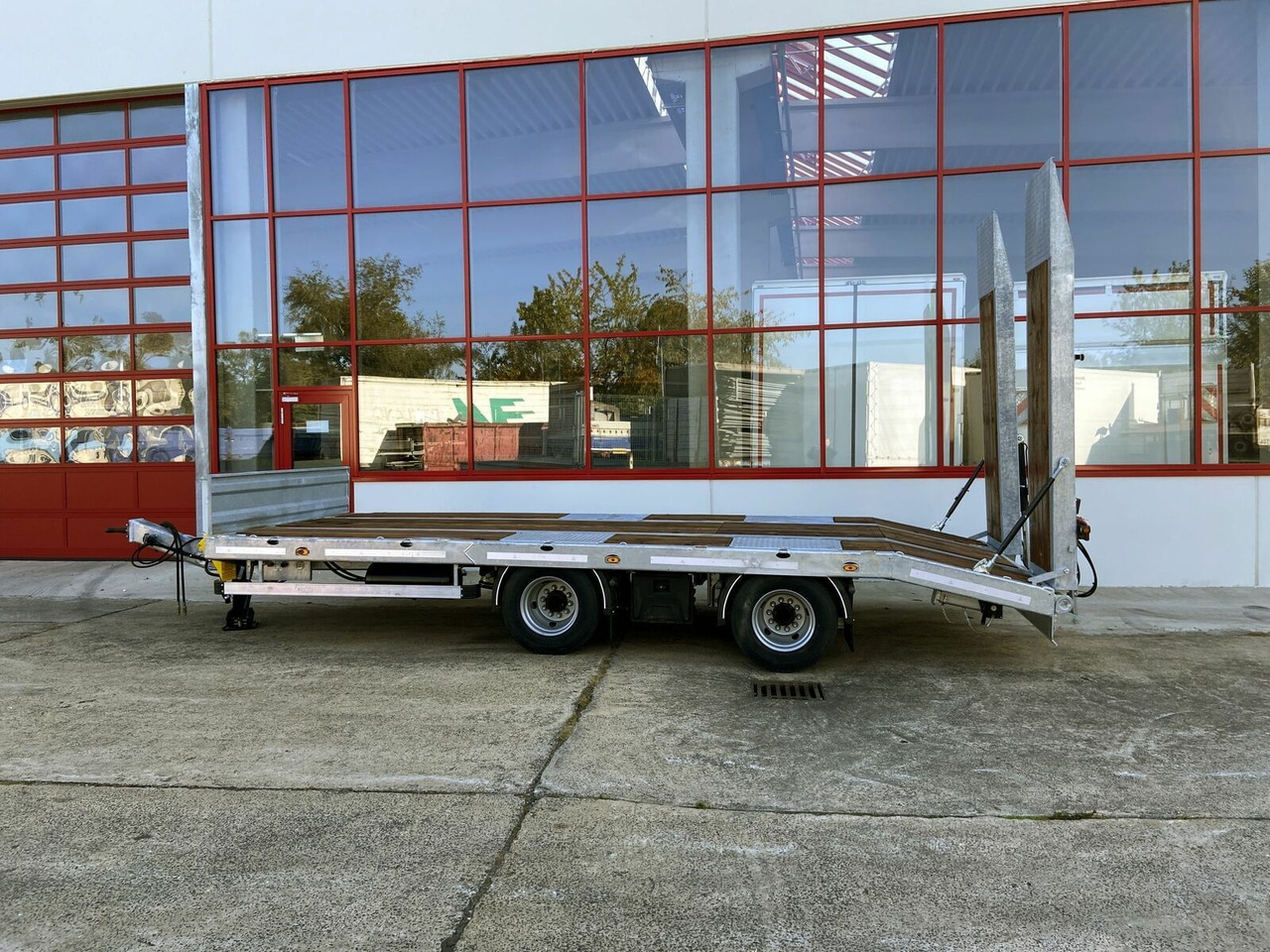 Möslein 21 t Tandemtieflader, hydr. Rampen, NEU - Žemo profilio platforma priekaba: foto 4 Möslein 21 t Tandemtieflader, hydr. Rampen, NEU - Žemo profilio platforma priekaba: foto 4