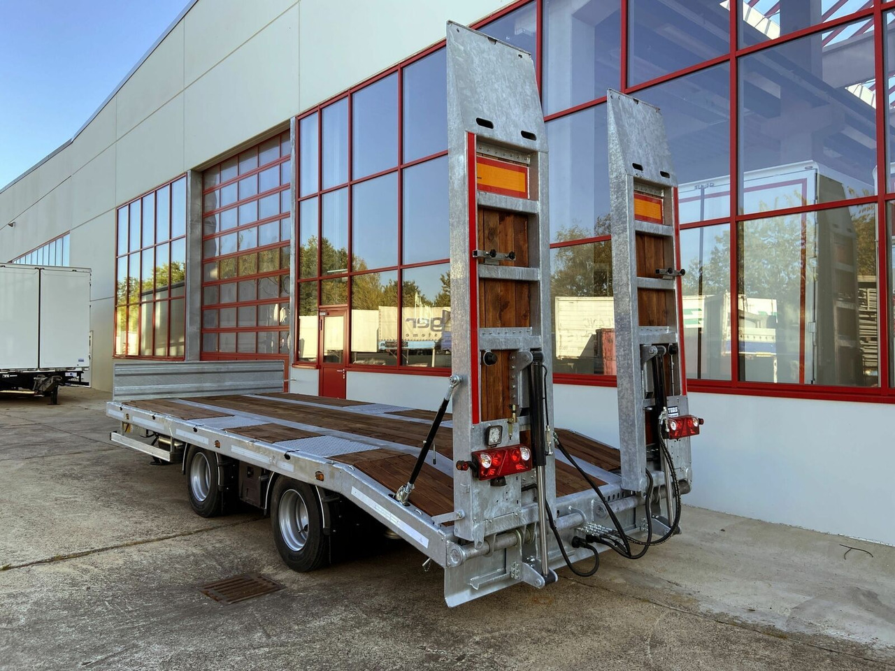 Möslein 21 t Tandemtieflader, hydr. Rampen, NEU - Žemo profilio platforma priekaba: foto 3 Möslein 21 t Tandemtieflader, hydr. Rampen, NEU - Žemo profilio platforma priekaba: foto 3