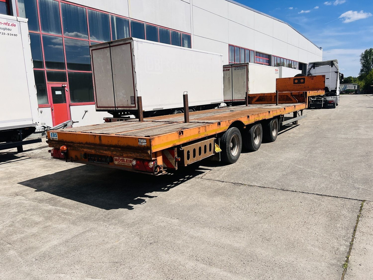 Möslein 3 Achs Satteltieflader Plato 45 t GGfür Fertigt - Žemo profilio platforma puspriekabė: foto 5 Möslein 3 Achs Satteltieflader Plato 45 t GGfür Fertigt - Žemo profilio platforma puspriekabė: foto 5
