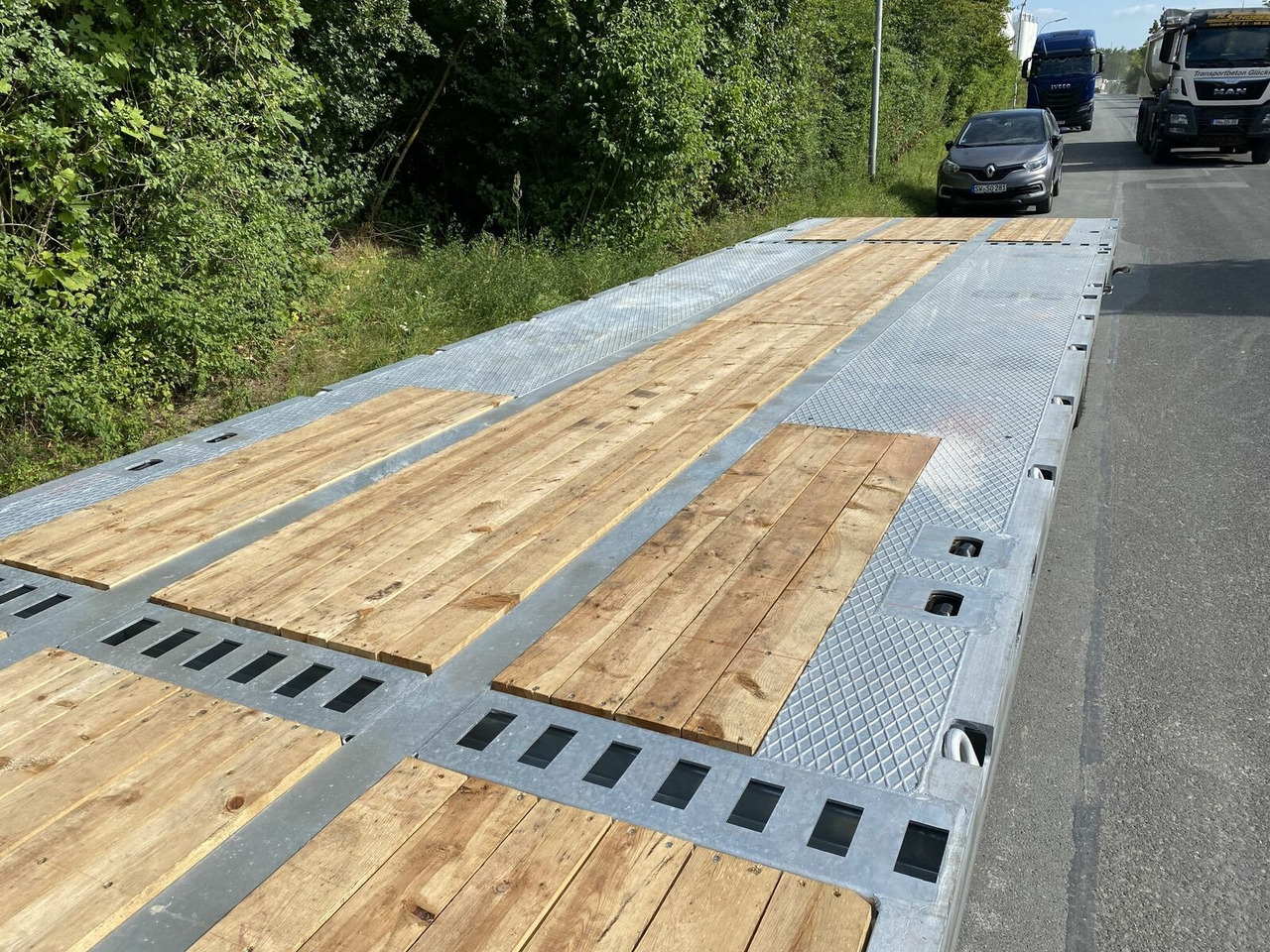 Möslein 3 Achs Satteltieflader Plato 45 t GGfür Fertigt - Žemo profilio platforma puspriekabė: foto 4 Möslein 3 Achs Satteltieflader Plato 45 t GGfür Fertigt - Žemo profilio platforma puspriekabė: foto 4