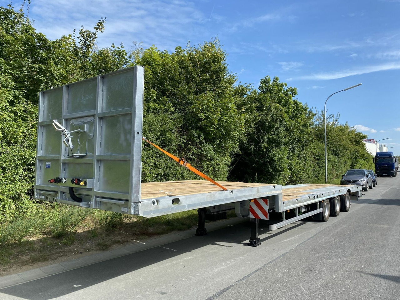 Möslein 3 Achs Satteltieflader Plato 45 t GGfür Fertigt - Žemo profilio platforma puspriekabė: foto 3 Möslein 3 Achs Satteltieflader Plato 45 t GGfür Fertigt - Žemo profilio platforma puspriekabė: foto 3