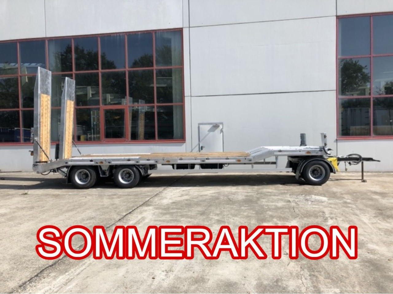 Möslein 3 Achs Tieflader, Luftgefedert - Žemo profilio platforma priekaba: foto 1 Möslein 3 Achs Tieflader, Luftgefedert - Žemo profilio platforma priekaba: foto 1