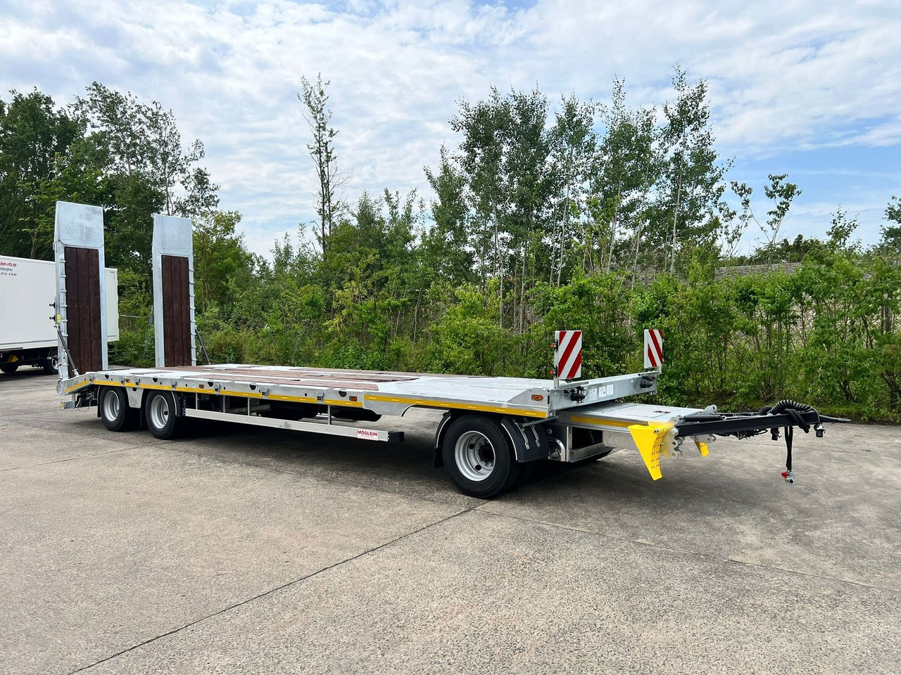 Möslein 3 Achs Tieflader mit gerader Ladefläche 8,10 m, - Žemo profilio platforma priekaba: foto 2 Möslein 3 Achs Tieflader mit gerader Ladefläche 8,10 m, - Žemo profilio platforma priekaba: foto 2