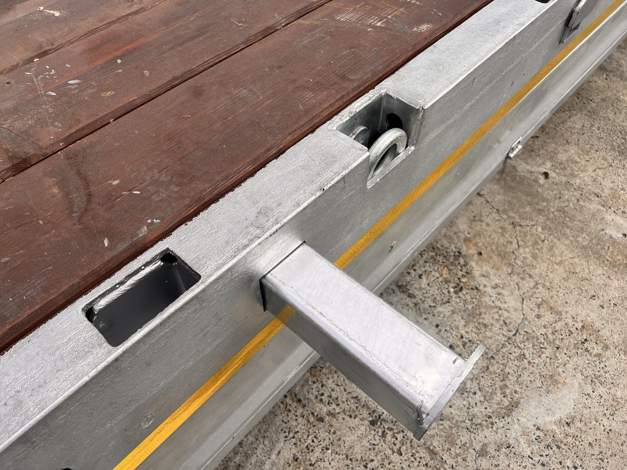 Möslein ST 3 3 Achs Satteltieflader neu - Žemo profilio platforma puspriekabė: foto 3 Möslein ST 3 3 Achs Satteltieflader neu - Žemo profilio platforma puspriekabė: foto 3