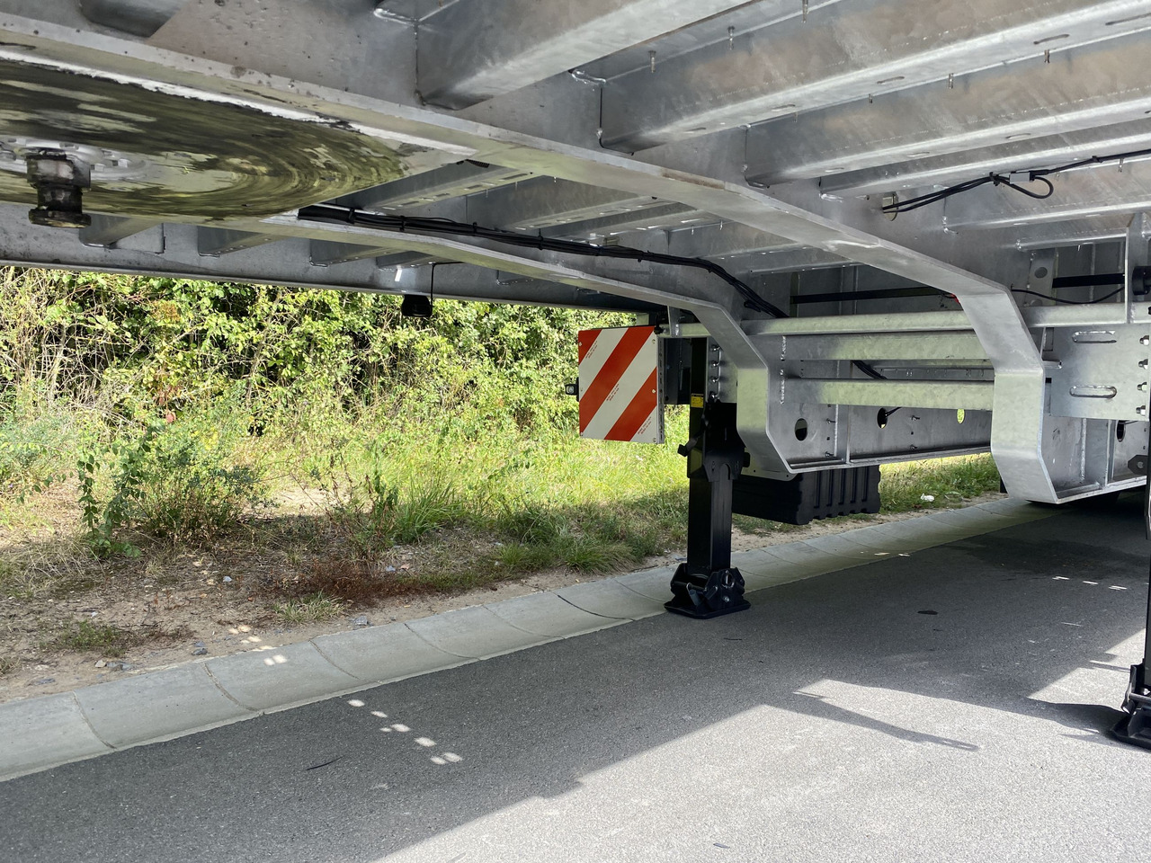 Möslein ST 3-Plato 9,4 3 Achs Satteltieflader Plato 45 t GGfür Fertigteile, Baumaschinen oder Container - Platforminė/ Bortinė puspriekabė: foto 5 Möslein ST 3-Plato 9,4 3 Achs Satteltieflader Plato 45 t GGfür Fertigteile, Baumaschinen oder Container - Platforminė/ Bortinė puspriekabė: foto 5