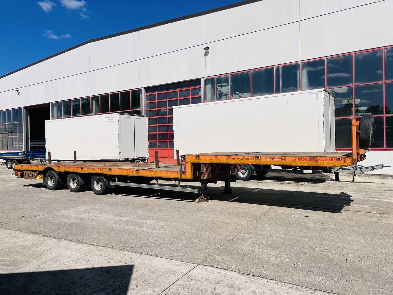 Möslein STO 3 Schwebheim 3 Achs Satteltieflader Plato 45 t GGfür Fertigteile, Baumaschinen oder Container - Žemo profilio platforma puspriekabė: foto 4 Möslein STO 3 Schwebheim 3 Achs Satteltieflader Plato 45 t GGfür Fertigteile, Baumaschinen oder Container - Žemo profilio platforma puspriekabė: foto 4