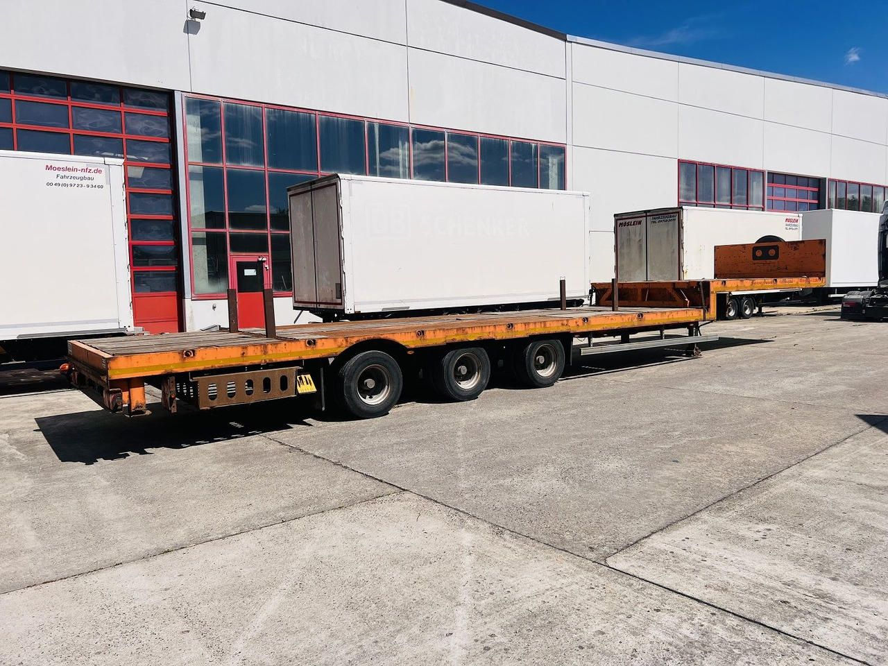 Möslein STO 3 Schwebheim 3 Achs Satteltieflader Plato 45 t GGfür Fertigteile, Baumaschinen oder Container - Žemo profilio platforma puspriekabė: foto 2 Möslein STO 3 Schwebheim 3 Achs Satteltieflader Plato 45 t GGfür Fertigteile, Baumaschinen oder Container - Žemo profilio platforma puspriekabė: foto 2