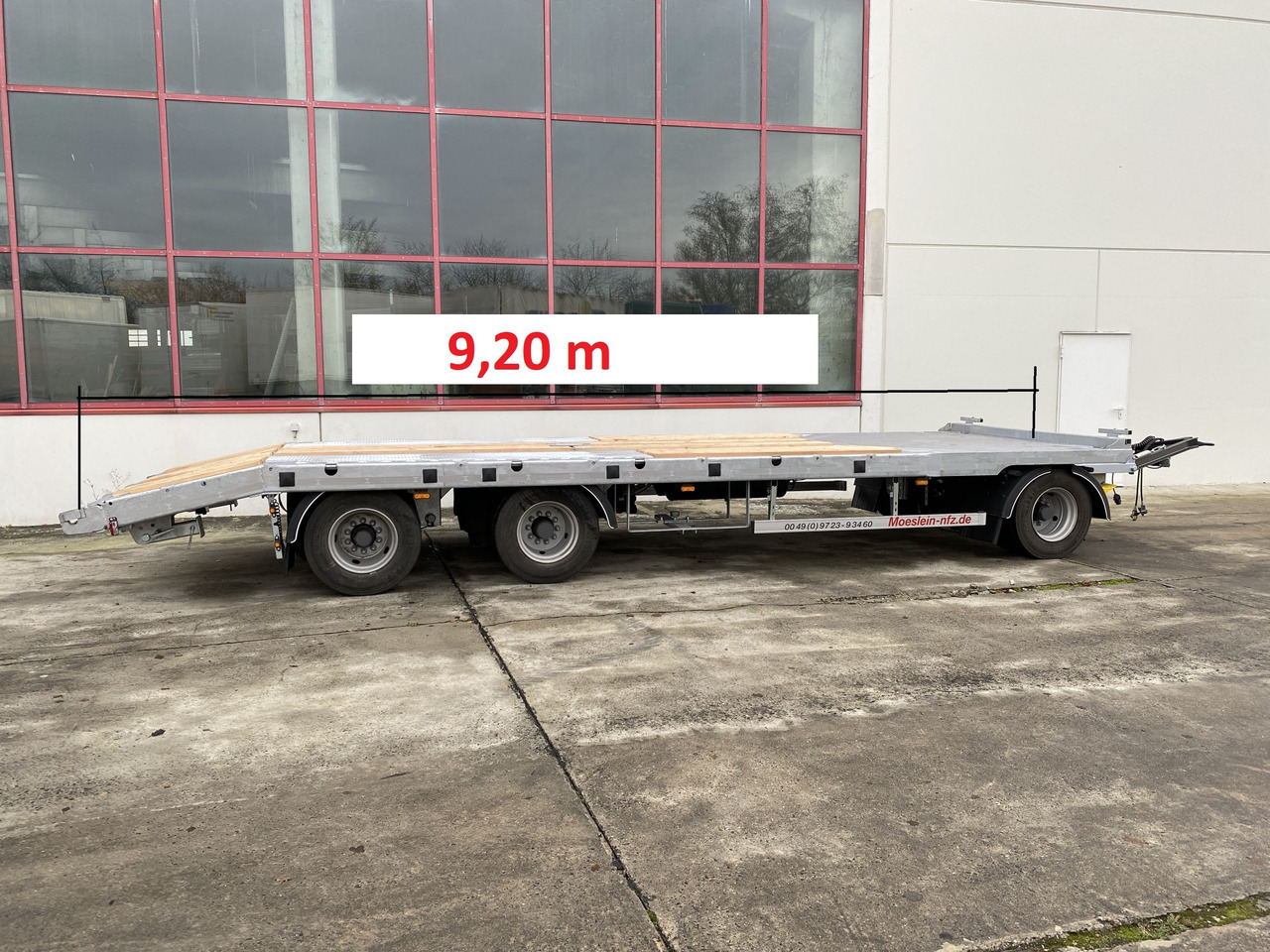 Möslein T 3-P9,2 OR 3 Achs Tieflader gerader Ladefläche 9 m, Neufahrzeug - Žemo profilio platforma priekaba: foto 1 Möslein T 3-P9,2 OR 3 Achs Tieflader gerader Ladefläche 9 m, Neufahrzeug - Žemo profilio platforma priekaba: foto 1