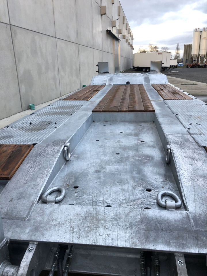 Möslein T 4 VB H1 neuer 4 Achs Tieflader hydraulischen Rampen - Žemo profilio platforma priekaba: foto 2 Möslein T 4 VB H1 neuer 4 Achs Tieflader hydraulischen Rampen - Žemo profilio platforma priekaba: foto 2