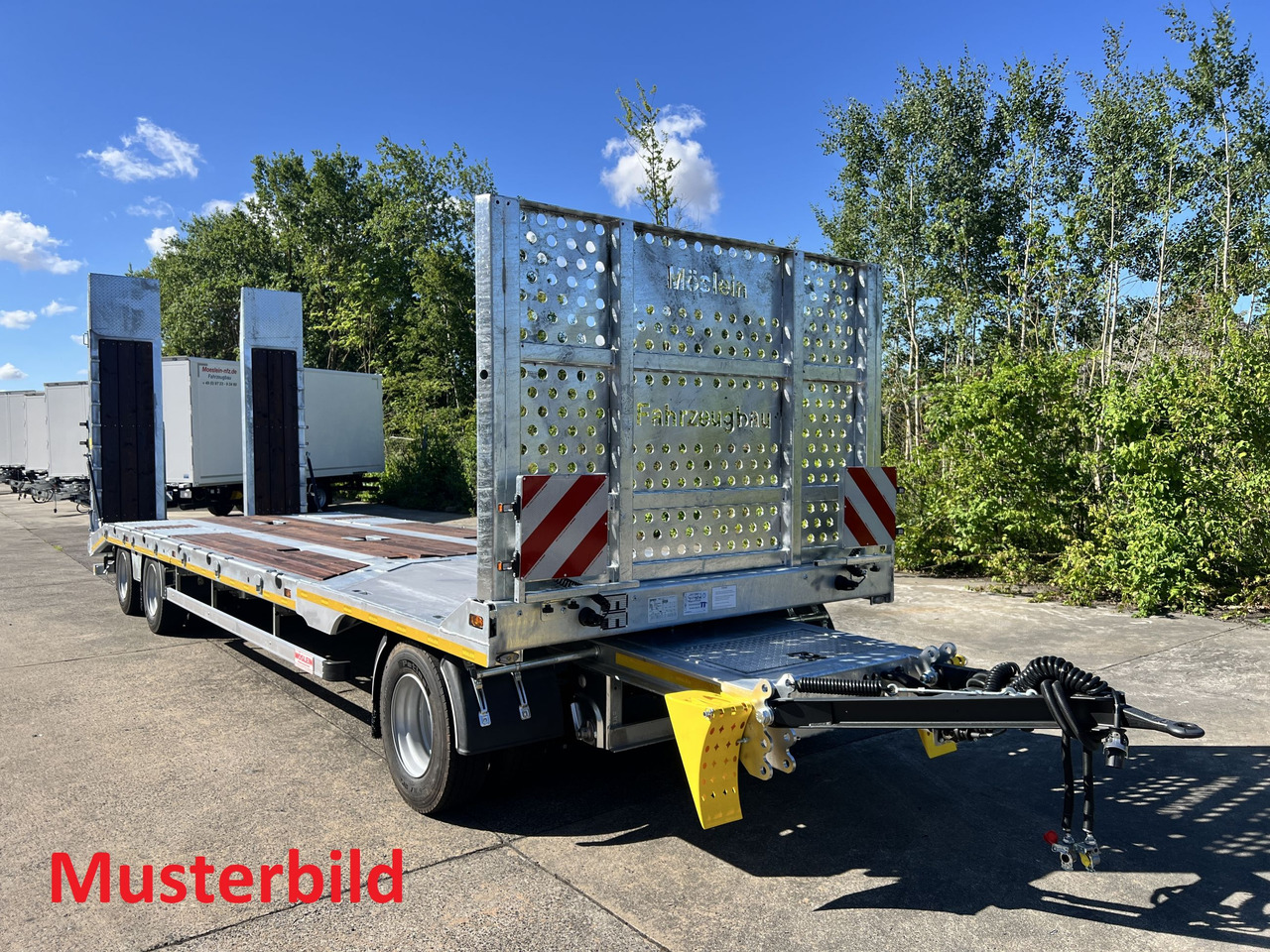Möslein T4 VB H1 gerade neuer 4 Achs Tieflader gerade hydraulischen Rampen - Žemo profilio platforma priekaba: foto 3 Möslein T4 VB H1 gerade neuer 4 Achs Tieflader gerade hydraulischen Rampen - Žemo profilio platforma priekaba: foto 3