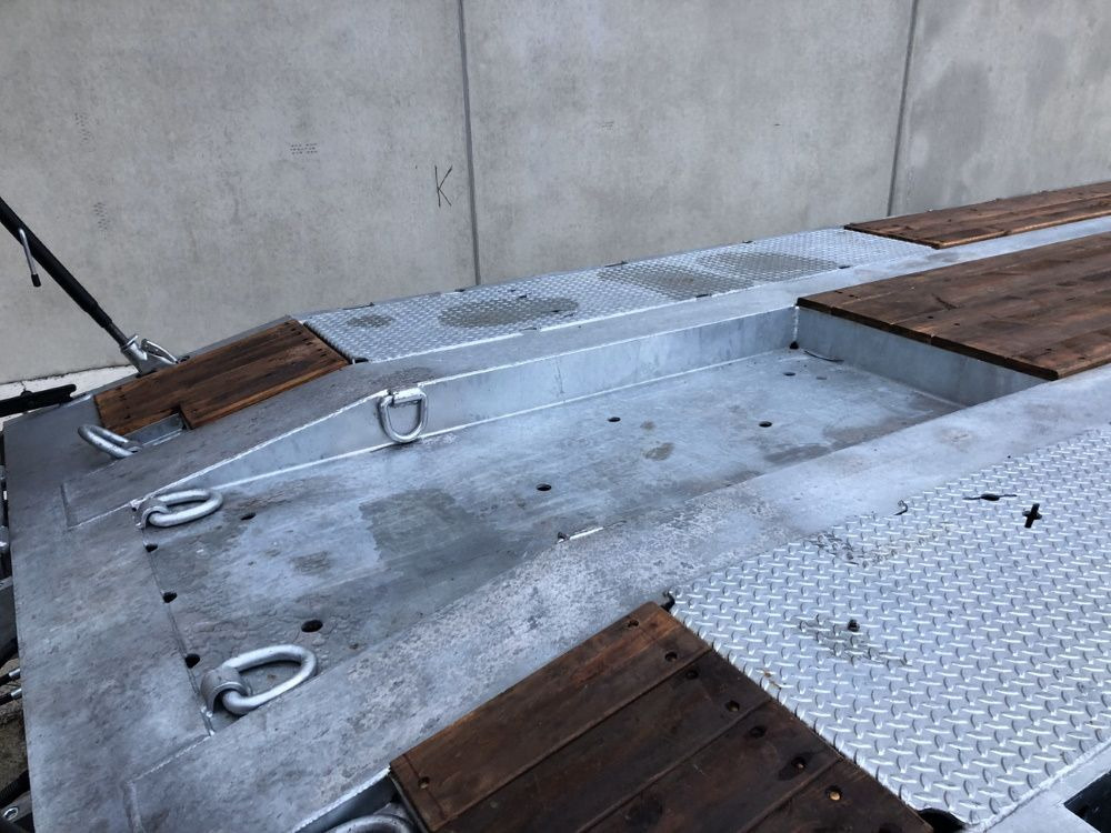 Möslein T4 VB H1 gerade neuer 4 Achs Tieflader gerade hydraulischen Rampen - Žemo profilio platforma priekaba: foto 2 Möslein T4 VB H1 gerade neuer 4 Achs Tieflader gerade hydraulischen Rampen - Žemo profilio platforma priekaba: foto 2