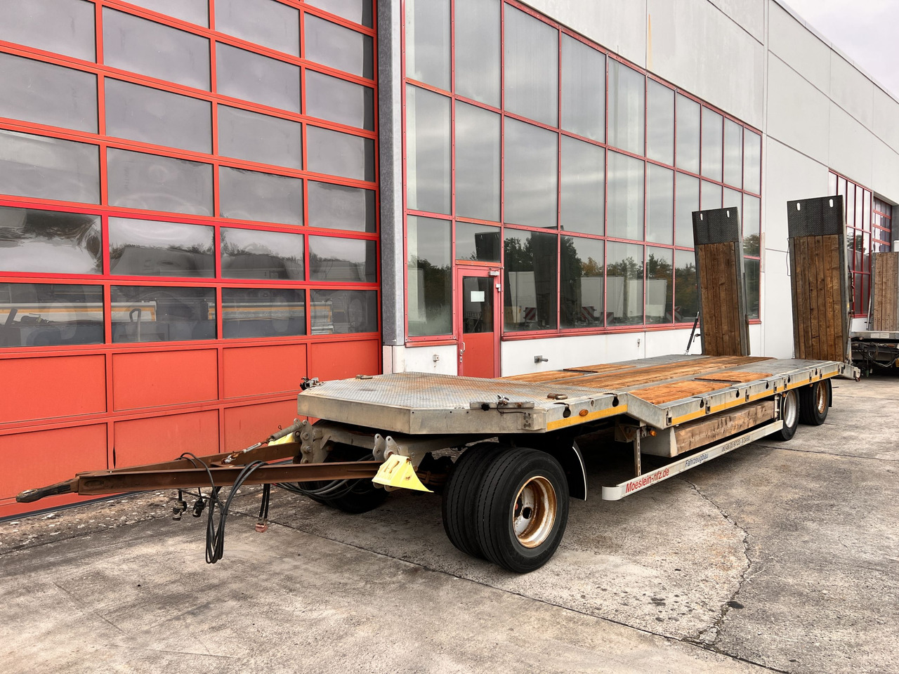 Möslein TF3 Schwebheim  3 Achs Tiefladeranhänger - Žemo profilio platforma priekaba: foto 4 Möslein TF3 Schwebheim  3 Achs Tiefladeranhänger - Žemo profilio platforma priekaba: foto 4