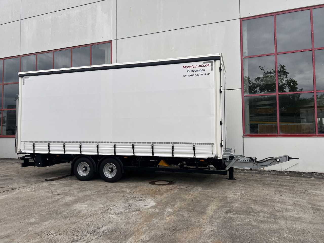 Möslein TPS 105 D-L Planenanhänger, Ladebordwand + Durchladbar neuwertig - Tentinė priekaba: foto 4 Möslein TPS 105 D-L Planenanhänger, Ladebordwand + Durchladbar neuwertig - Tentinė priekaba: foto 4