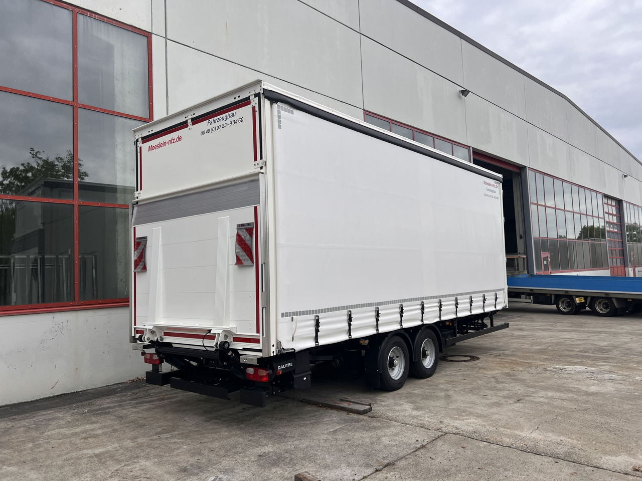 Möslein TPS 105 D-L Planenanhänger, Ladebordwand + Durchladbar neuwertig - Tentinė priekaba: foto 2 Möslein TPS 105 D-L Planenanhänger, Ladebordwand + Durchladbar neuwertig - Tentinė priekaba: foto 2