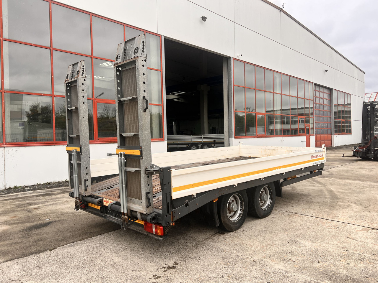 Möslein TTS 11 Schwebheim Tandemtieflader - Žemo profilio platforma priekaba: foto 4 Möslein TTS 11 Schwebheim Tandemtieflader - Žemo profilio platforma priekaba: foto 4