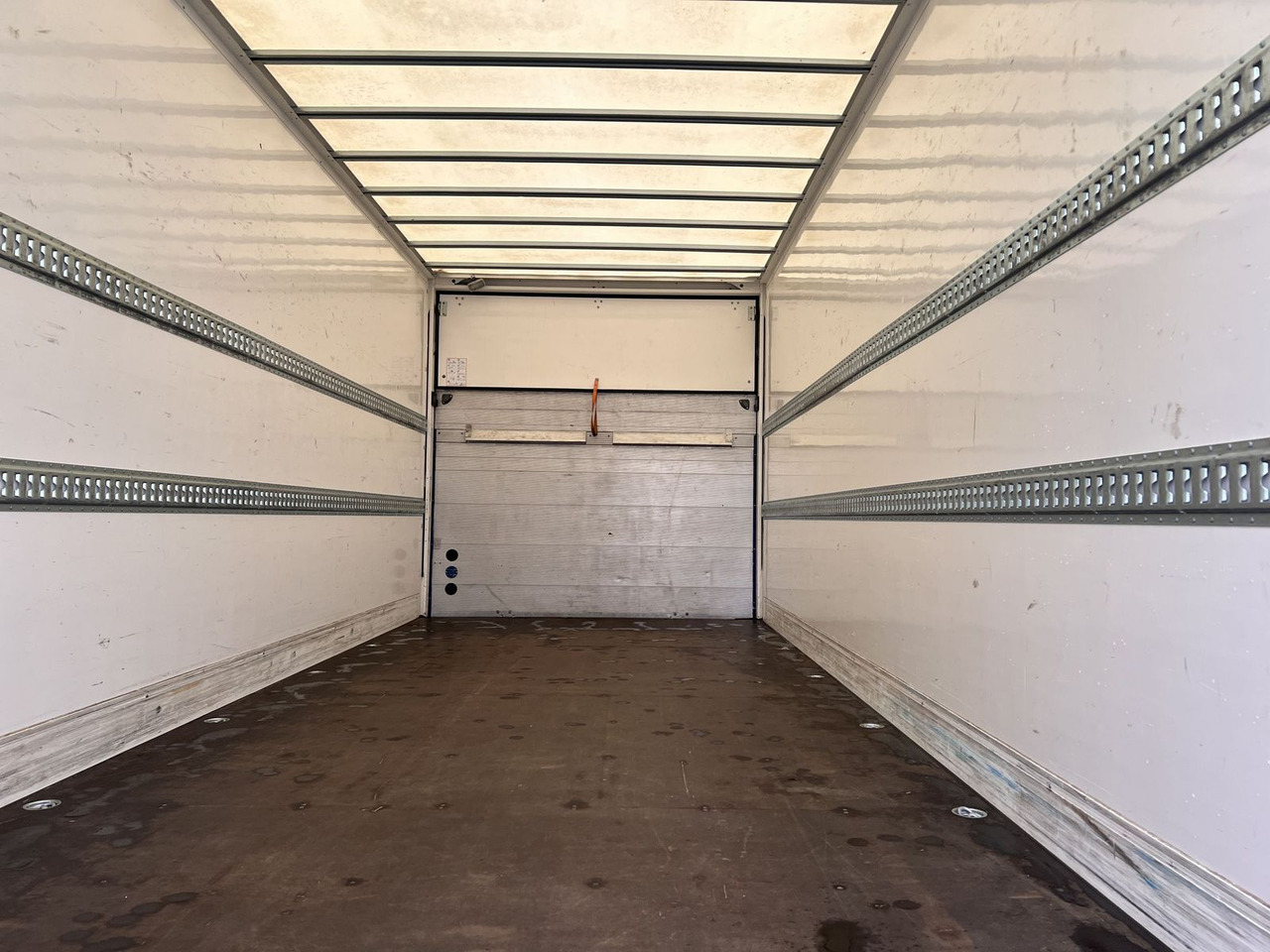 Möslein Tandem Koffer, Ladebordwand + Durchladbar, Weni - Furgonas priekaba: foto 5 Möslein Tandem Koffer, Ladebordwand + Durchladbar, Weni - Furgonas priekaba: foto 5