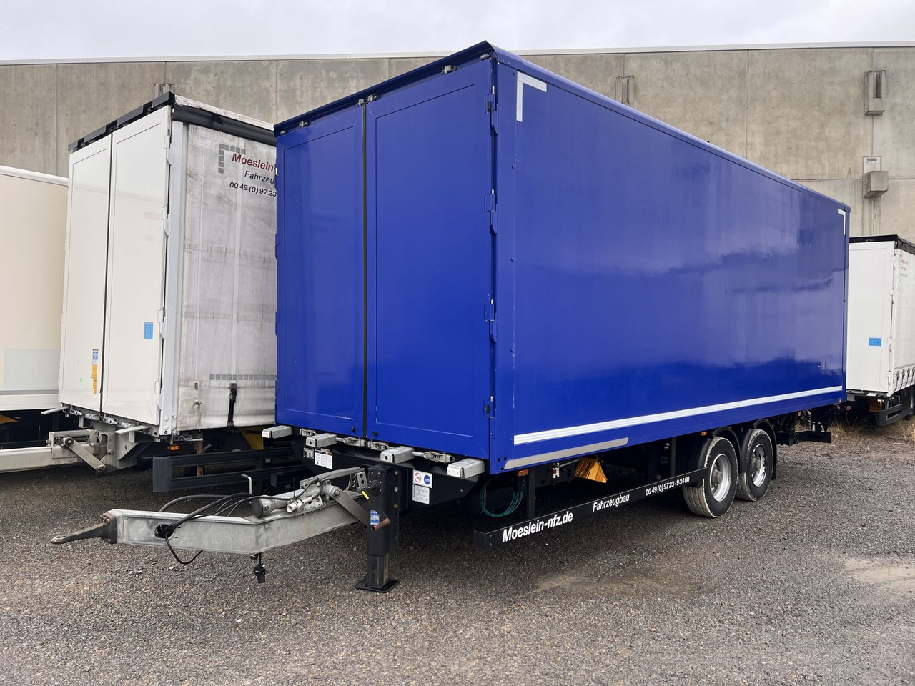 Möslein Tandem Koffer, Ladebordwand + Durchladbar, Weni - Furgonas priekaba: foto 2 Möslein Tandem Koffer, Ladebordwand + Durchladbar, Weni - Furgonas priekaba: foto 2