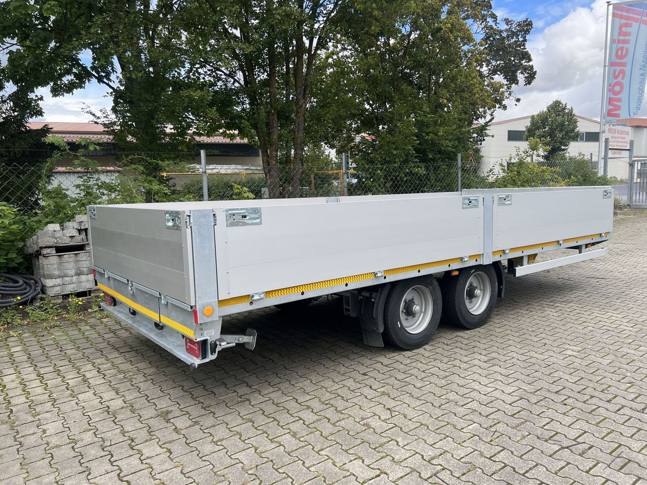 Möslein Tandem Pritsche- Tieflader mit Rungentaschen - Žemo profilio platforma priekaba: foto 5 Möslein Tandem Pritsche- Tieflader mit Rungentaschen - Žemo profilio platforma priekaba: foto 5