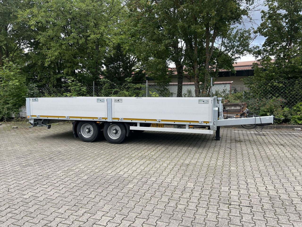Möslein Tandem Pritsche- Tieflader mit Rungentaschen - Žemo profilio platforma priekaba: foto 3 Möslein Tandem Pritsche- Tieflader mit Rungentaschen - Žemo profilio platforma priekaba: foto 3