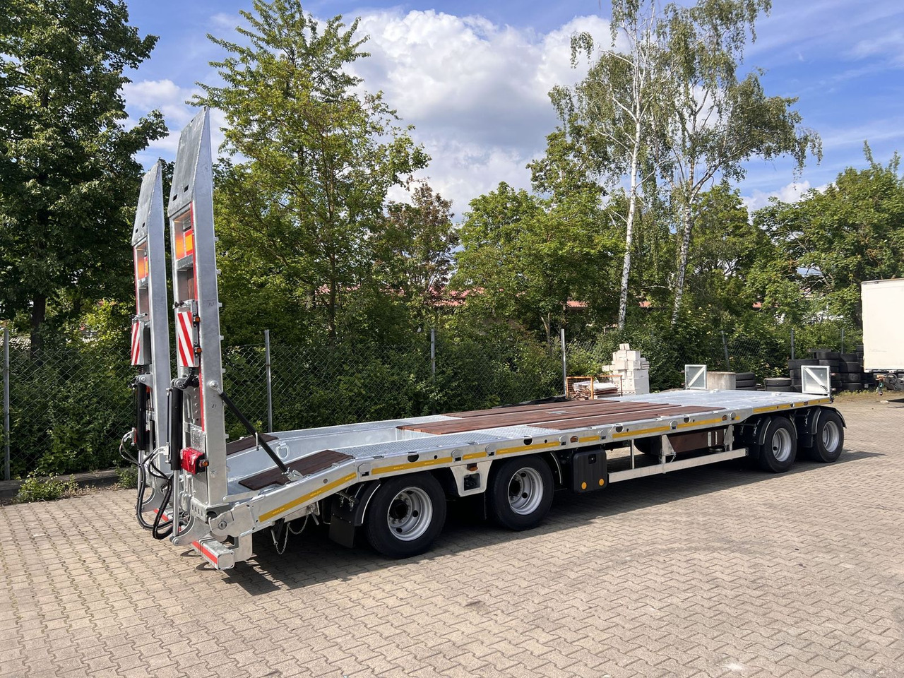Möslein neuer 4 Achs Tieflader gerade hydraulischen Ram - Žemo profilio platforma priekaba: foto 4 Möslein neuer 4 Achs Tieflader gerade hydraulischen Ram - Žemo profilio platforma priekaba: foto 4