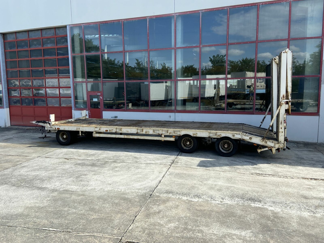 Müller-Mitteltal 3 Achs Tieflader 9,20 m Ladefläche - Žemo profilio platforma priekaba: foto 3 Müller-Mitteltal 3 Achs Tieflader 9,20 m Ladefläche - Žemo profilio platforma priekaba: foto 3