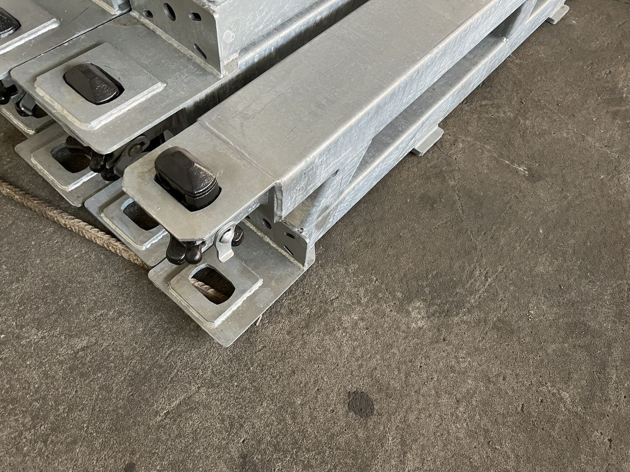 Müller-Mitteltal Ausgleichsbock für Satteltieflader incl. Conati - Žemo profilio platforma puspriekabė: foto 5 Müller-Mitteltal Ausgleichsbock für Satteltieflader incl. Conati - Žemo profilio platforma puspriekabė: foto 5