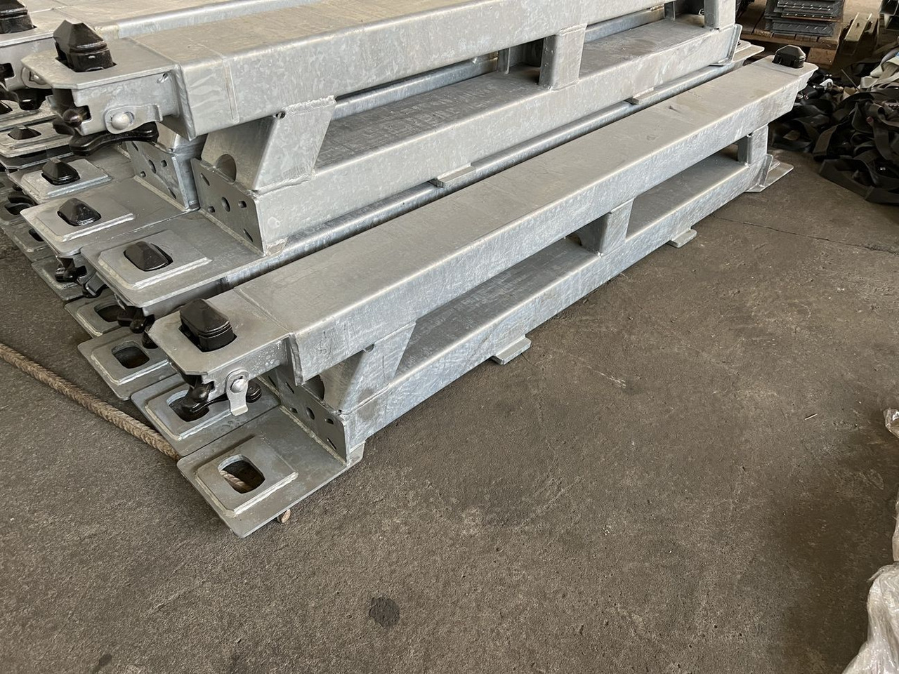 Müller-Mitteltal Ausgleichsbock für Satteltieflader incl. Conati - Žemo profilio platforma puspriekabė: foto 4 Müller-Mitteltal Ausgleichsbock für Satteltieflader incl. Conati - Žemo profilio platforma puspriekabė: foto 4