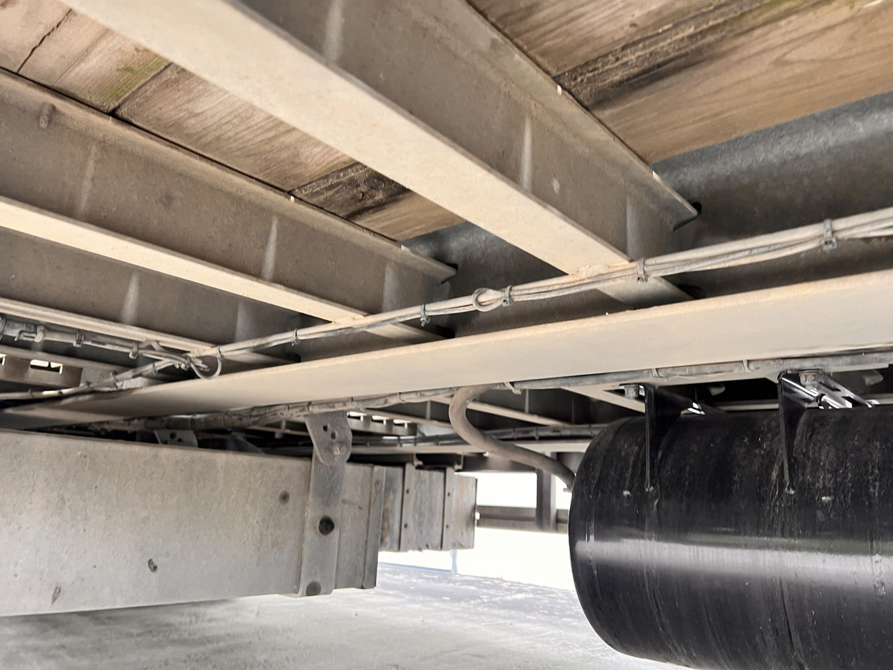 Müller Mitteltal D3 3 Achs Tieflader 9 m, Verzinkt, Wenig Benutzt - Žemo profilio platforma priekaba: foto 2 Müller Mitteltal D3 3 Achs Tieflader 9 m, Verzinkt, Wenig Benutzt - Žemo profilio platforma priekaba: foto 2