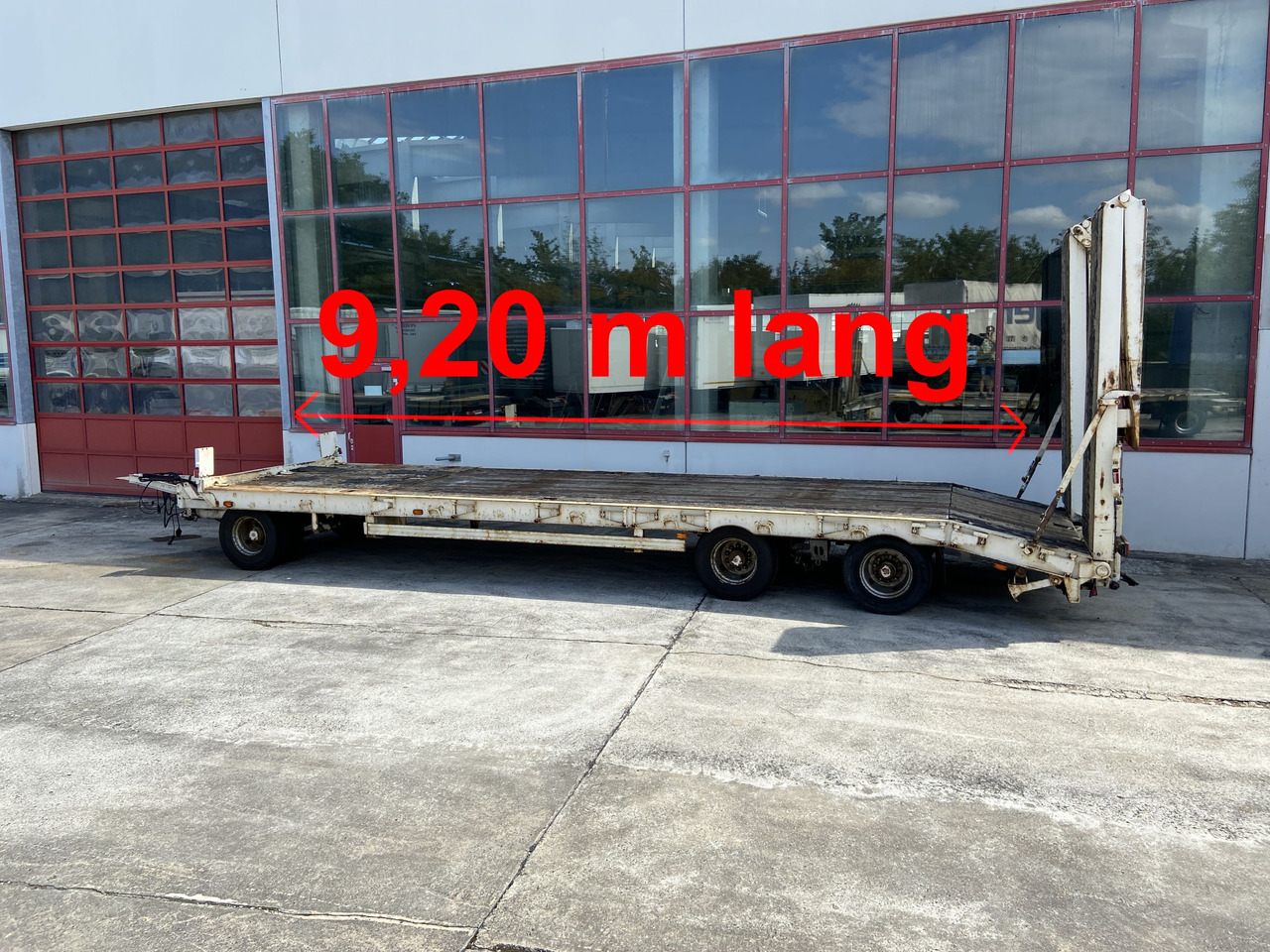 Müller Mitteltal PT 30 3 Achs Tieflader 9,20 m Ladefläche - Žemo profilio platforma priekaba: foto 1 Müller Mitteltal PT 30 3 Achs Tieflader 9,20 m Ladefläche - Žemo profilio platforma priekaba: foto 1