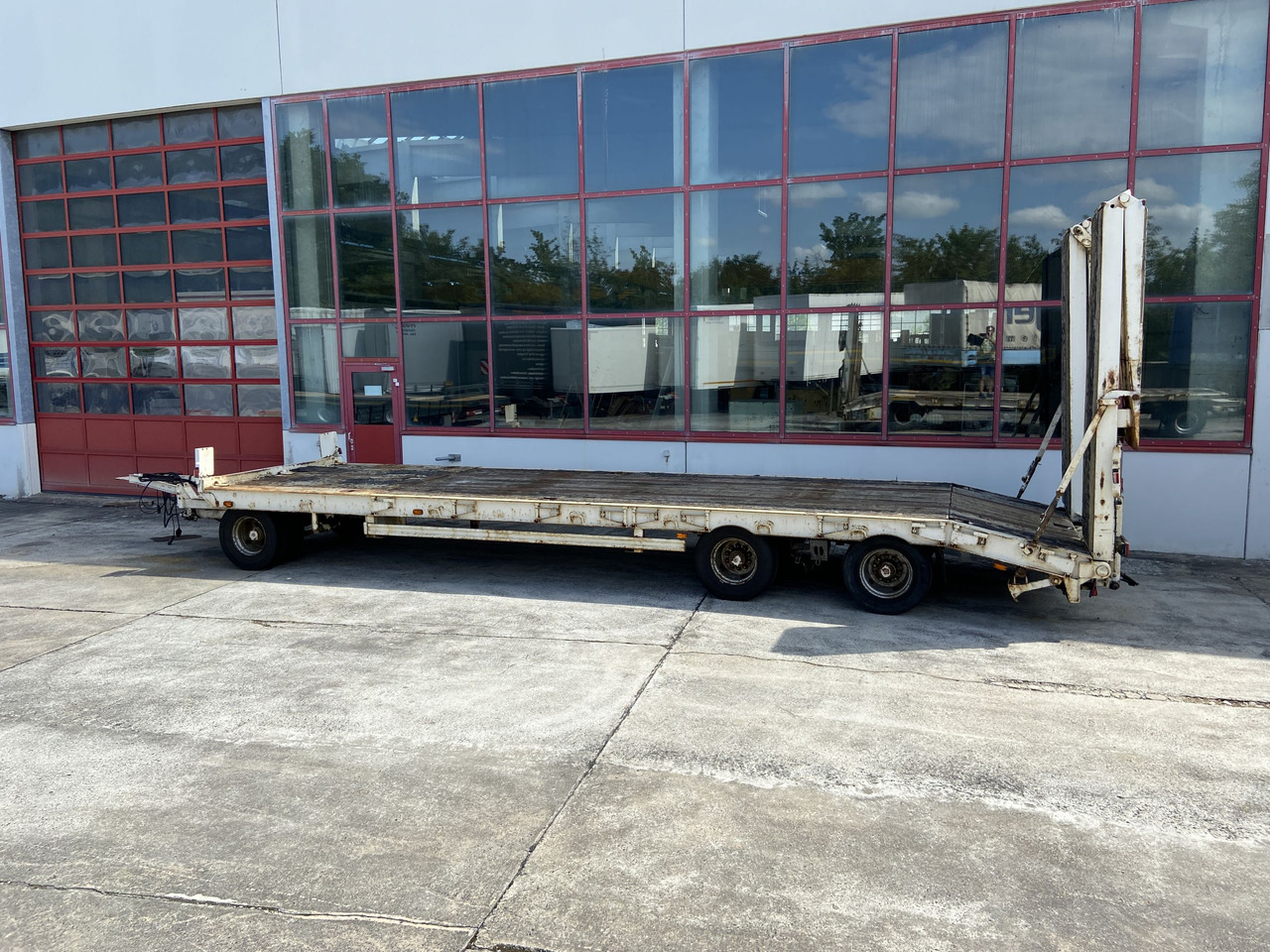 Müller Mitteltal PT 30 3 Achs Tieflader 9,20 m Ladefläche - Žemo profilio platforma priekaba: foto 3 Müller Mitteltal PT 30 3 Achs Tieflader 9,20 m Ladefläche - Žemo profilio platforma priekaba: foto 3