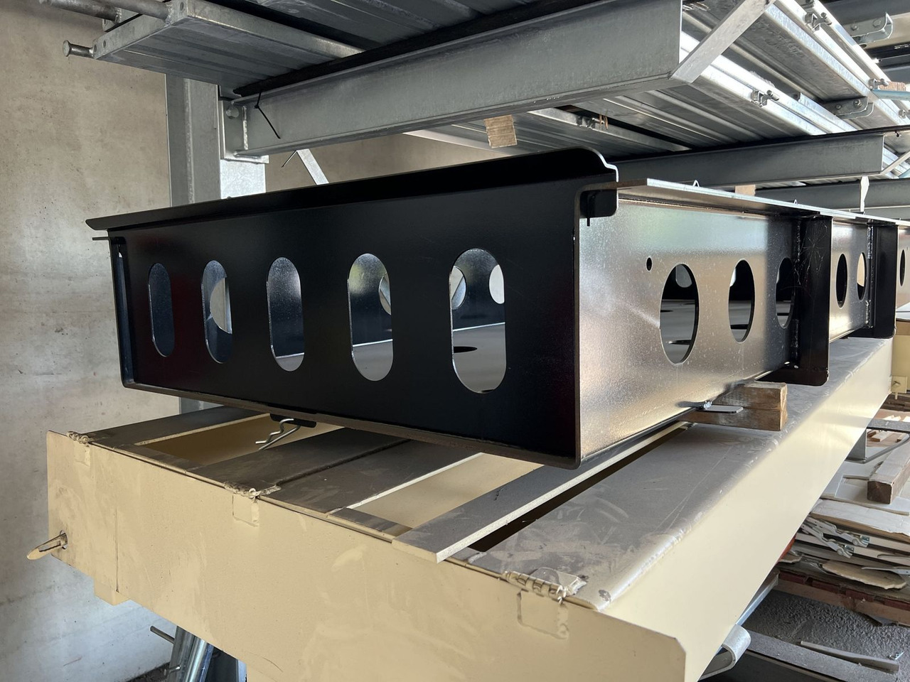 Müller-Mitteltal Staufach für Alu- Rampen - Žemo profilio platforma puspriekabė: foto 3 Müller-Mitteltal Staufach für Alu- Rampen - Žemo profilio platforma puspriekabė: foto 3