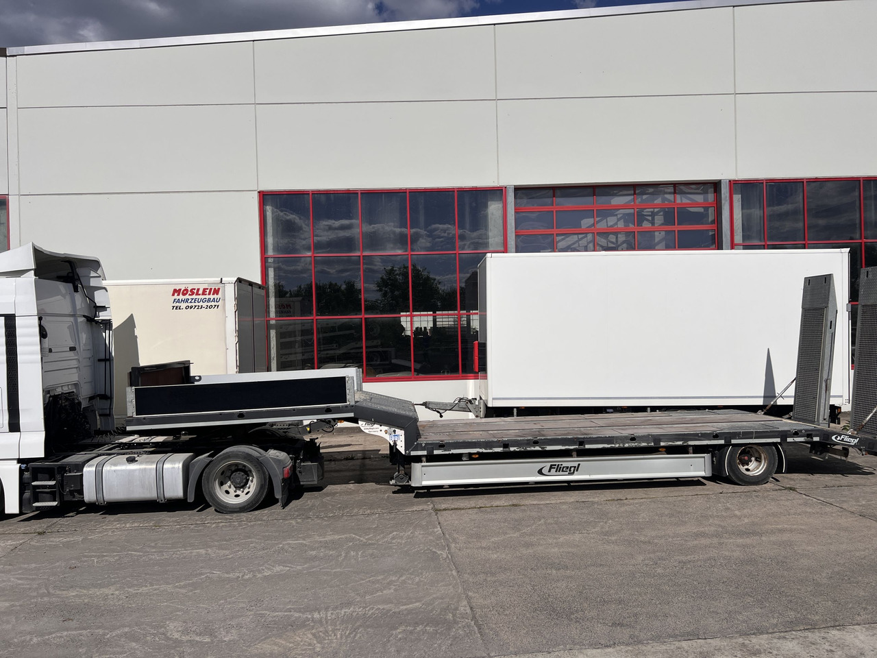 Müller Mitteltal T 1 Achs Satteltieflader - Žemo profilio platforma puspriekabė: foto 1 Müller Mitteltal T 1 Achs Satteltieflader - Žemo profilio platforma puspriekabė: foto 1