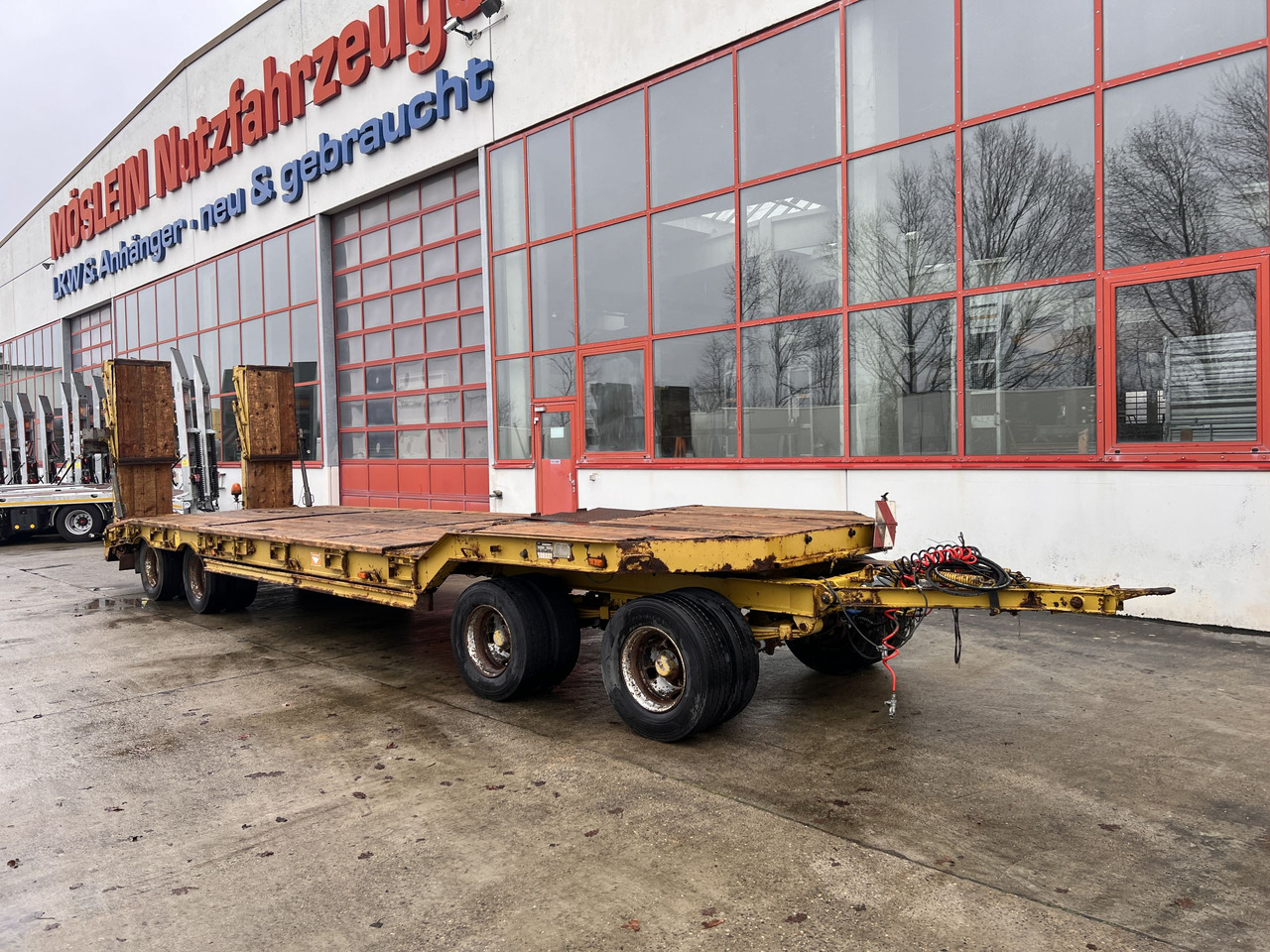 Müller Mitteltal T4 PROFI 40,0 4 Achs Tiefladeranhänger - Žemo profilio platforma priekaba: foto 5 Müller Mitteltal T4 PROFI 40,0 4 Achs Tiefladeranhänger - Žemo profilio platforma priekaba: foto 5