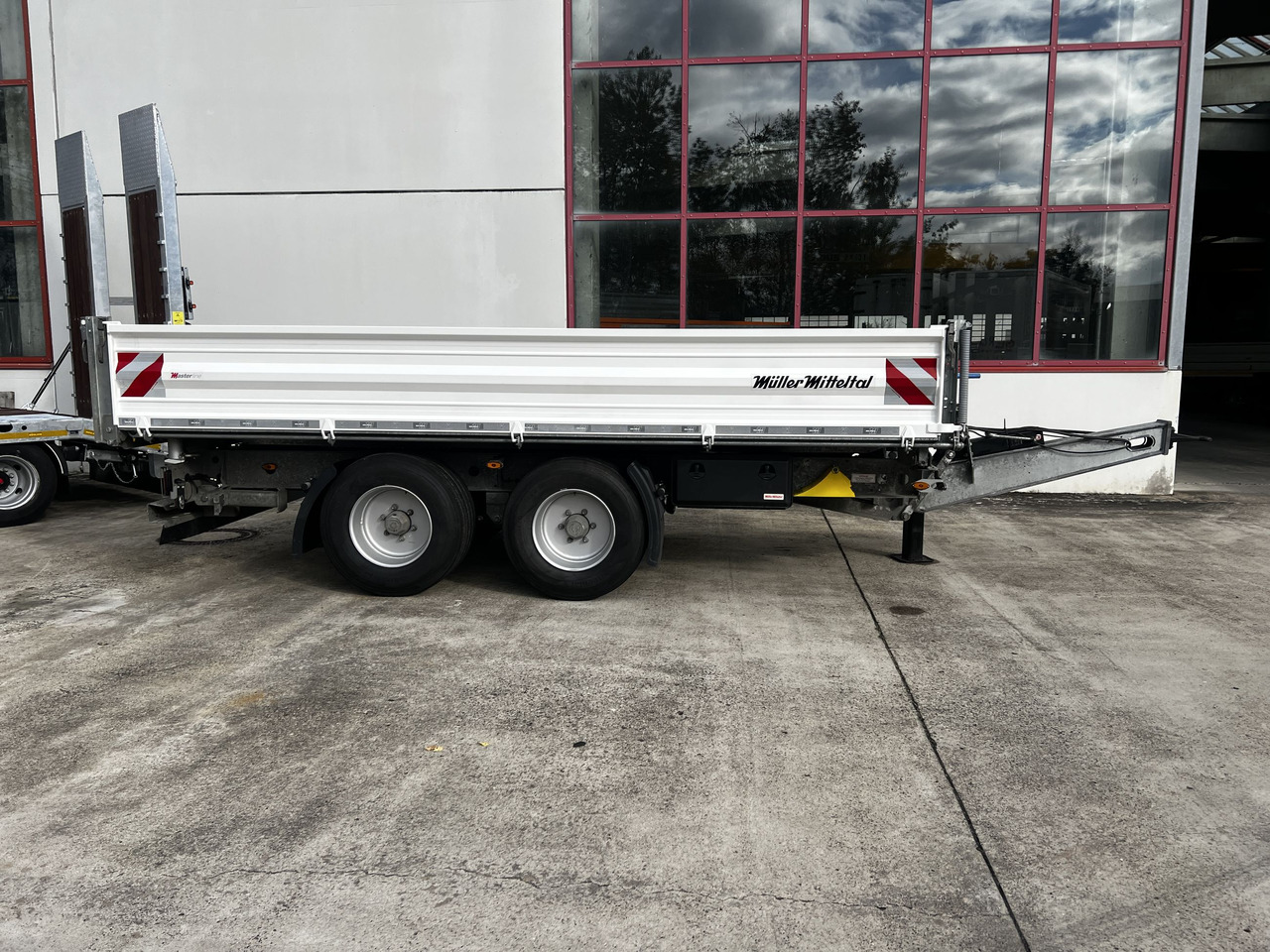 Müller Mitteltal TA-2 14,4 t Tandemkipper- Tieflader Breitbereifung NEUWERTIG - Savivartis priekaba: foto 2 Müller Mitteltal TA-2 14,4 t Tandemkipper- Tieflader Breitbereifung NEUWERTIG - Savivartis priekaba: foto 2