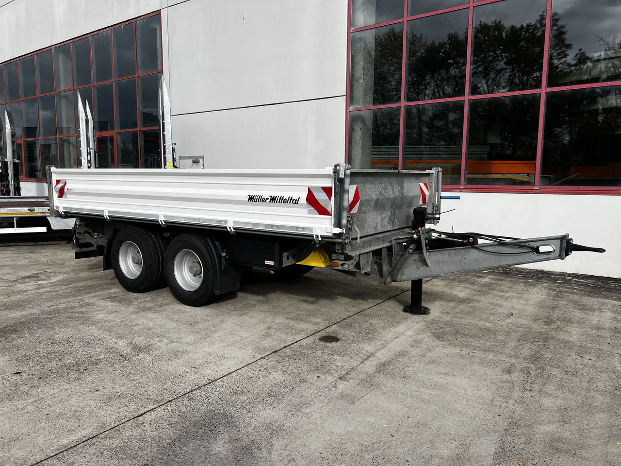 Müller Mitteltal TA-2 14,4 t Tandemkipper- Tieflader Breitbereifung NEUWERTIG - Savivartis priekaba: foto 1 Müller Mitteltal TA-2 14,4 t Tandemkipper- Tieflader Breitbereifung NEUWERTIG - Savivartis priekaba: foto 1