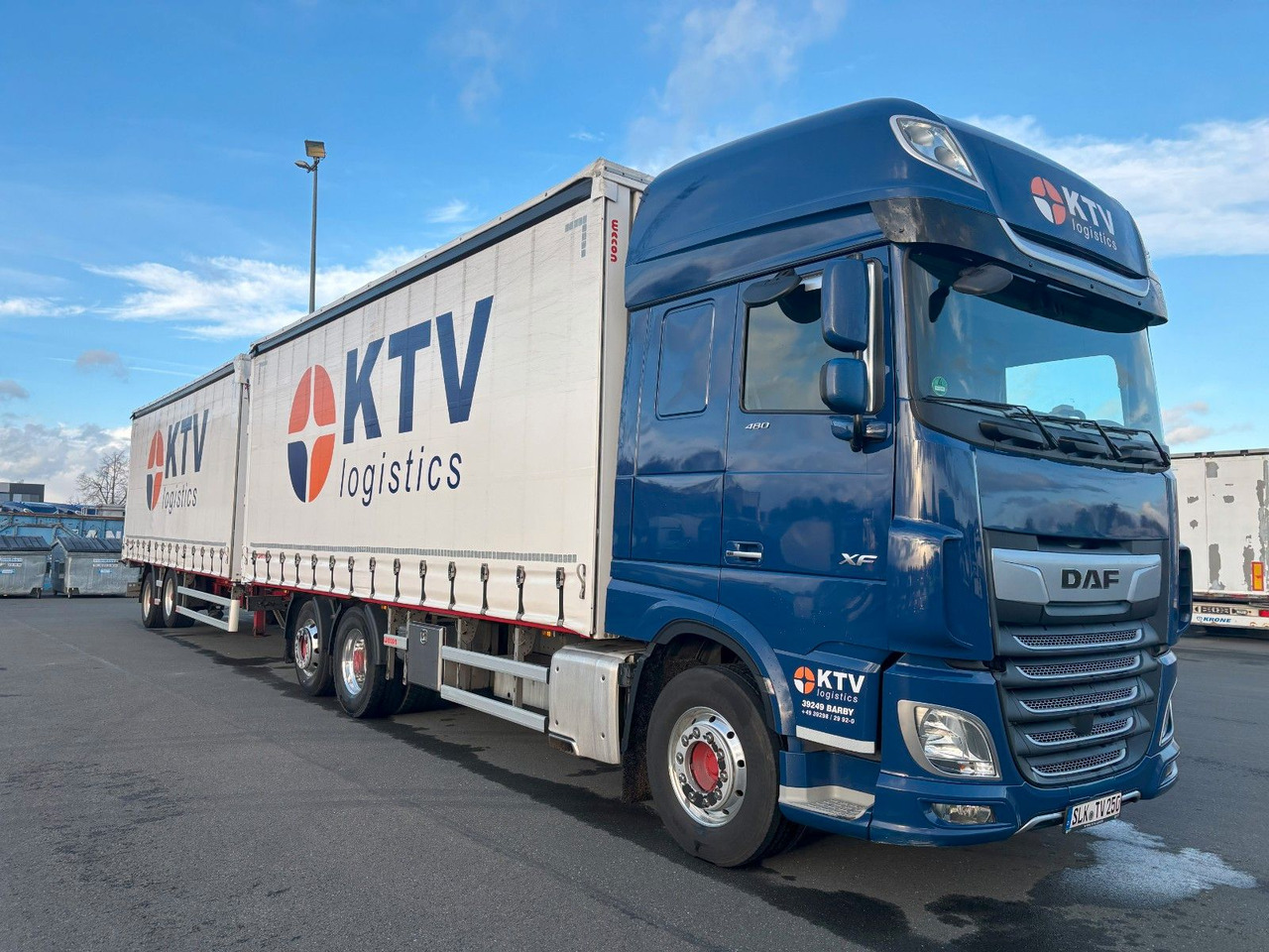DAF SSC XF 480 Jumbo + Anh Wecon Staplerhalterung - Tentinis sunkvežimis, Tentinė priekaba: foto 2 DAF SSC XF 480 Jumbo + Anh Wecon Staplerhalterung - Tentinis sunkvežimis, Tentinė priekaba: foto 2