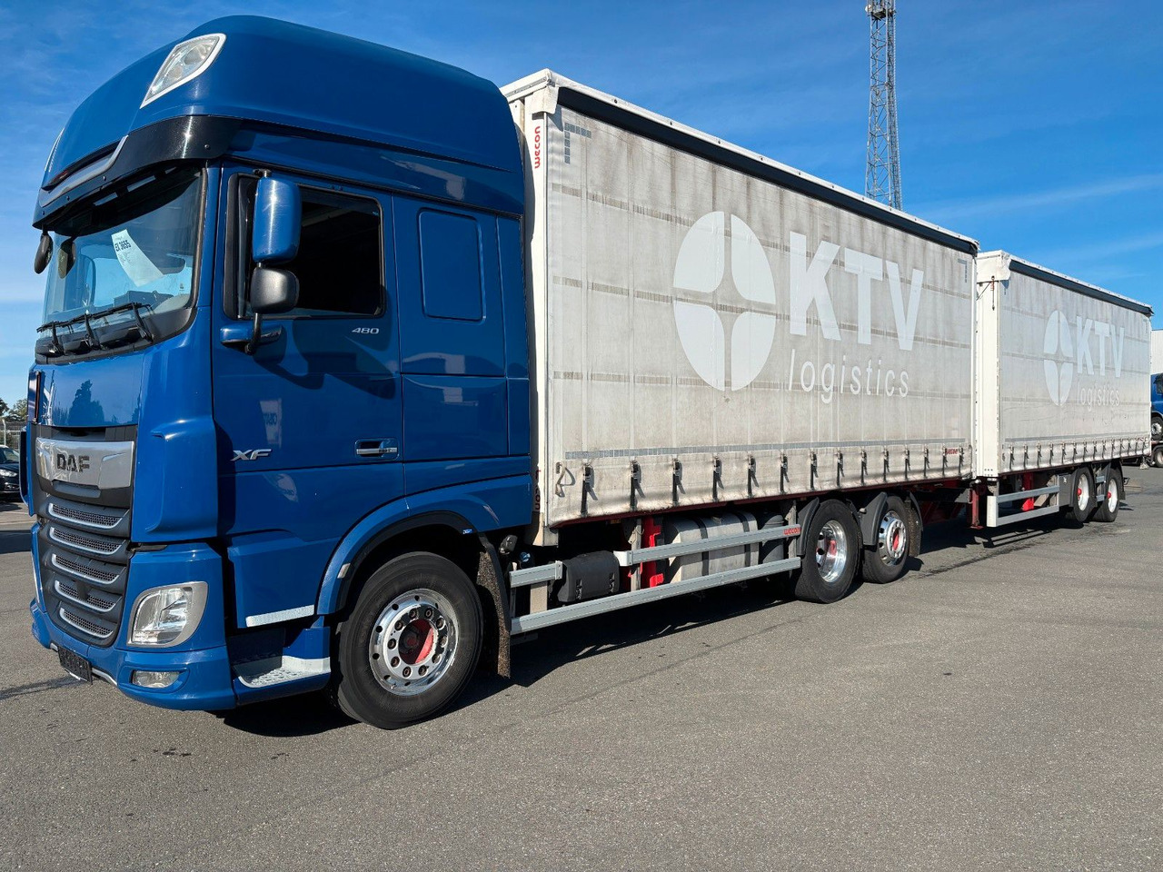 DAF SSC XF 480 Jumbozug + Anh Wecon Staplerhalterung - Tentinis sunkvežimis: foto 1 DAF SSC XF 480 Jumbozug + Anh Wecon Staplerhalterung - Tentinis sunkvežimis: foto 1