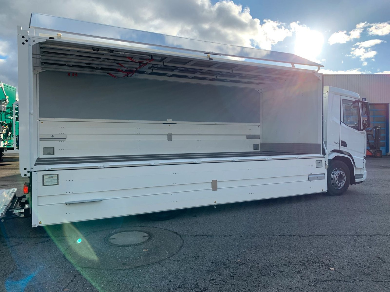 DAF FA XD 370 zikun Swing-Board-Aufbau - Gėrimų tiekimo sunkvežimis: foto 4 DAF FA XD 370 zikun Swing-Board-Aufbau - Gėrimų tiekimo sunkvežimis: foto 4