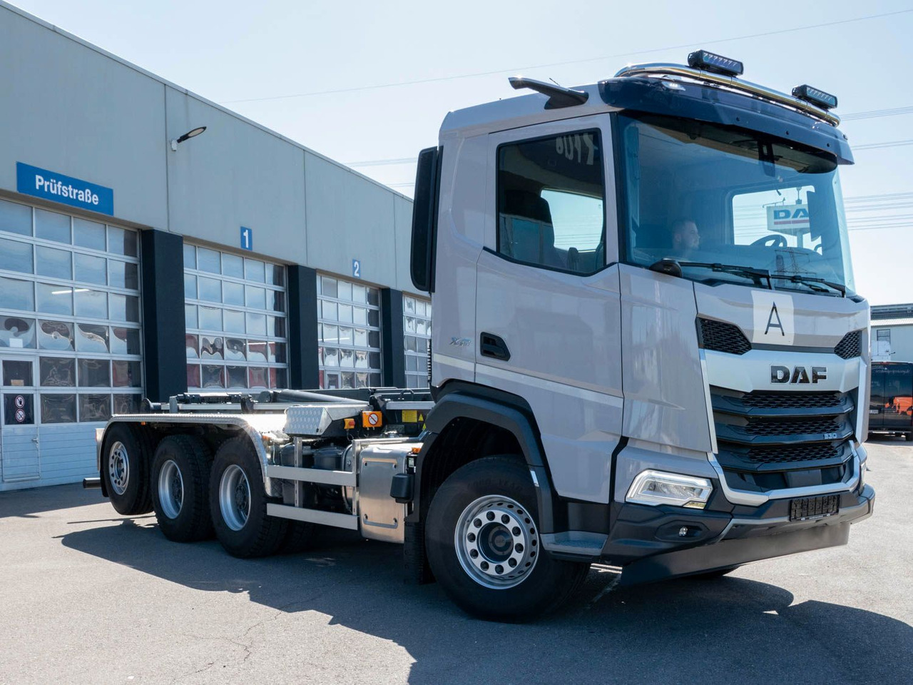 DAF XF 530 FAW mit VDL Abrollkipper DAF XF 530 FAW mit VDL Abrollkipper - Hook-lift sunkvežimis: foto 2 DAF XF 530 FAW mit VDL Abrollkipper DAF XF 530 FAW mit VDL Abrollkipper - Hook-lift sunkvežimis: foto 2