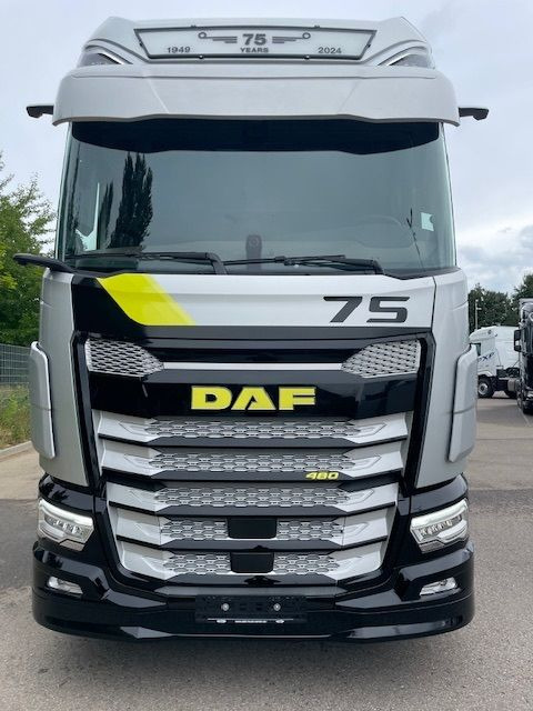 DAF XG+ 480 FT 75 Jahre DAF Edition "Limitiert" DAF XG+ 480 FT 75 Jahre DAF Edition - Vilkikas: foto 4 DAF XG+ 480 FT 75 Jahre DAF Edition "Limitiert" DAF XG+ 480 FT 75 Jahre DAF Edition - Vilkikas: foto 4
