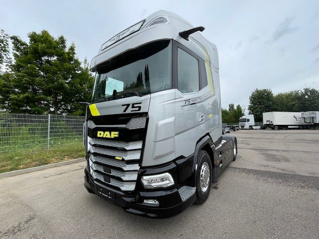 DAF XG+ 480 FT 75 Jahre DAF Edition "Limitiert" DAF XG+ 480 FT 75 Jahre DAF Edition - Vilkikas: foto 2 DAF XG+ 480 FT 75 Jahre DAF Edition "Limitiert" DAF XG+ 480 FT 75 Jahre DAF Edition - Vilkikas: foto 2