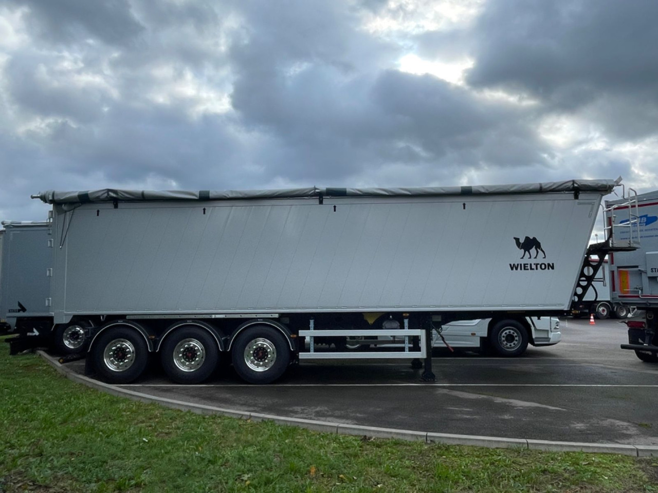 Wielton Bulk Master 51 cbm 3-Achs Alukipper Wielton Bulk Master 51 cbm 3-Achs Alukipper - Savivartis puspriekabė: foto 3 Wielton Bulk Master 51 cbm 3-Achs Alukipper Wielton Bulk Master 51 cbm 3-Achs Alukipper - Savivartis puspriekabė: foto 3