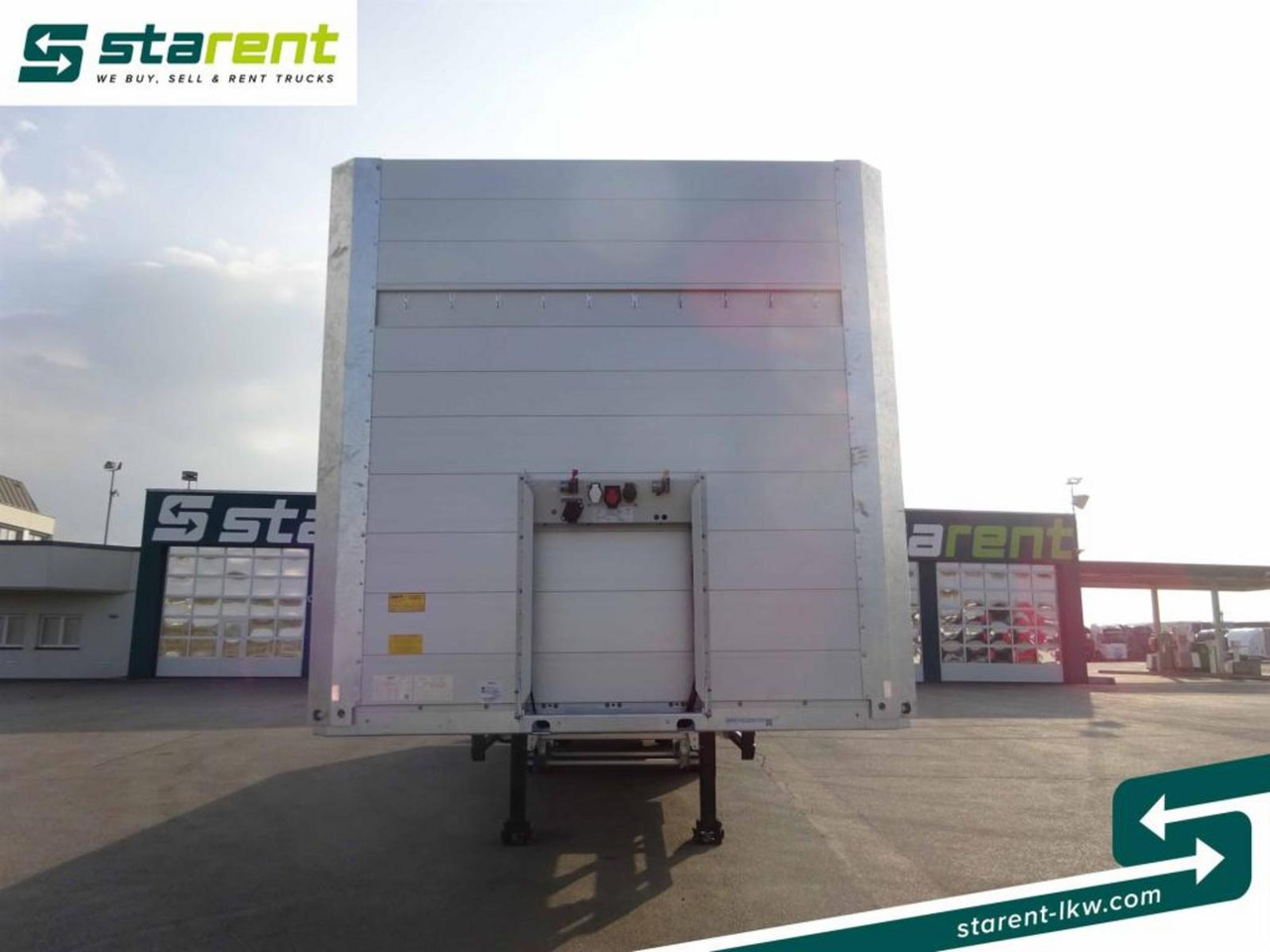 Schmitz Baustofftrailer, Liftachse, Rungen, 80cm Bordwände - Platforminė/ Bortinė puspriekabė: foto 2 Schmitz Baustofftrailer, Liftachse, Rungen, 80cm Bordwände - Platforminė/ Bortinė puspriekabė: foto 2