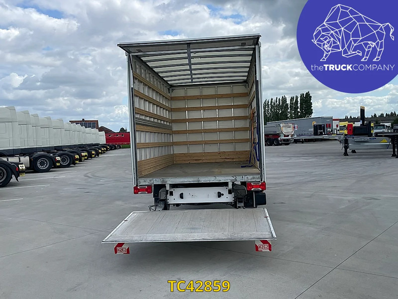 Volkswagen Crafter 2.0 TDI BOX + LIFT - Furgonas su krovinių dėže: foto 1 Volkswagen Crafter 2.0 TDI BOX + LIFT - Furgonas su krovinių dėže: foto 1