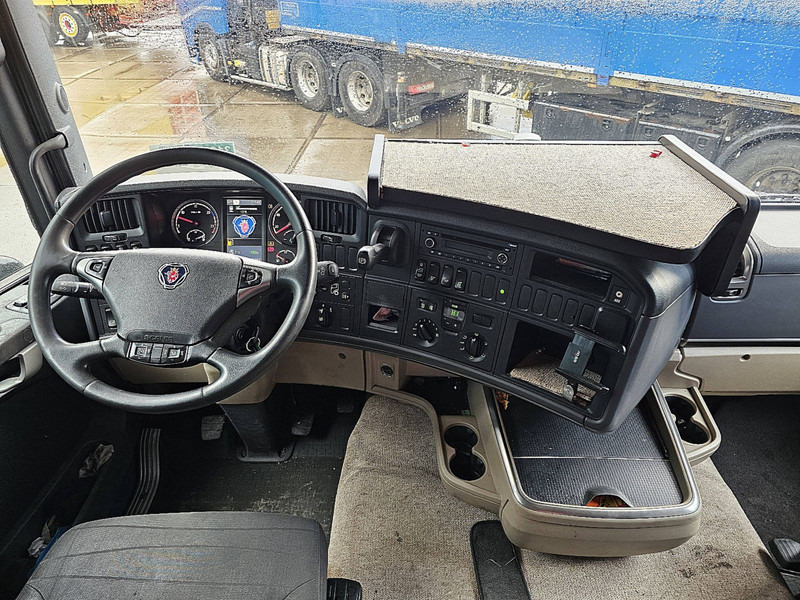 Interior photo 1: Tentinis sunkvežimis Scania R450 4X2 RETARDER COMBI