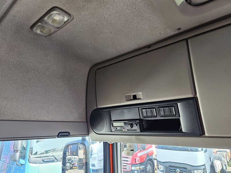 Vilkikas DAF XF 440 SPACECAB MANUAL: foto 10