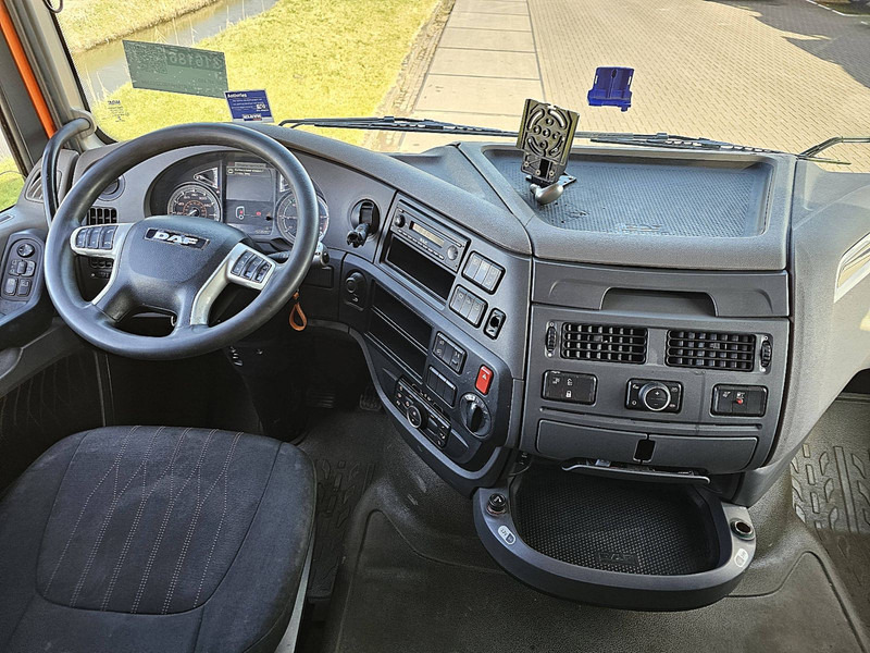 Interior photo 1: Vilkikas DAF XF 450 SPACECAB 2X TANK