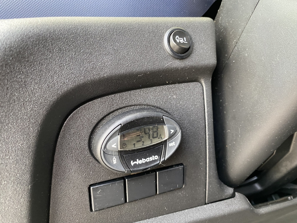 Iveco Daily 65C21 3,6m P+P+LBW Klima Automat. Webasto - Tentinis mikroautobusas: foto 4 Iveco Daily 65C21 3,6m P+P+LBW Klima Automat. Webasto - Tentinis mikroautobusas: foto 4